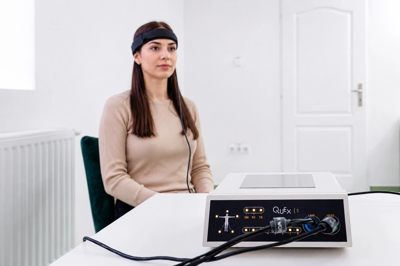Echipament pentru evaluare biofeedback într-un cabinet luminos